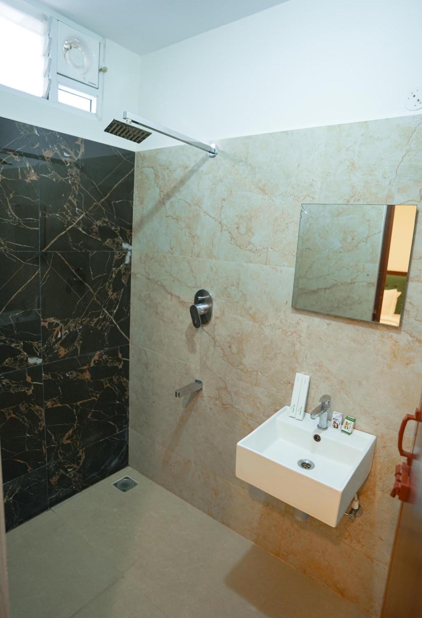 Saara Inn Pondicherry Luaran gambar